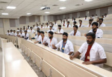 Modern Psychology and Its Colonial Legacy Medical Students In Lecture Hall 6th March 2022 Hyderabad India — Photo by rajastills